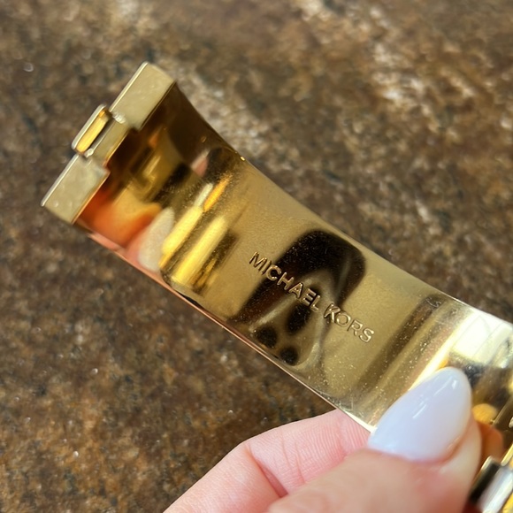 Michael Kors Tortoise Shell Hinged Bangle - Picture 5 of 9